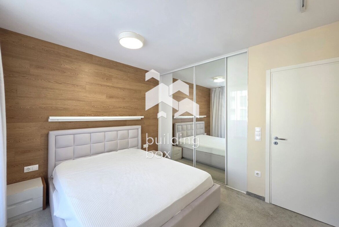 Светъл и просторен тристаен апартамент в престижна сграда в квартал Изгрев - 0