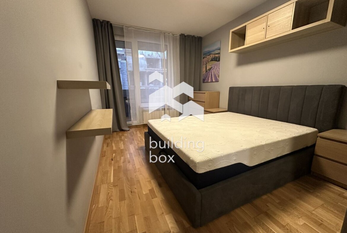 Двустаен апартамент в квартал Кръстова Вада - 0