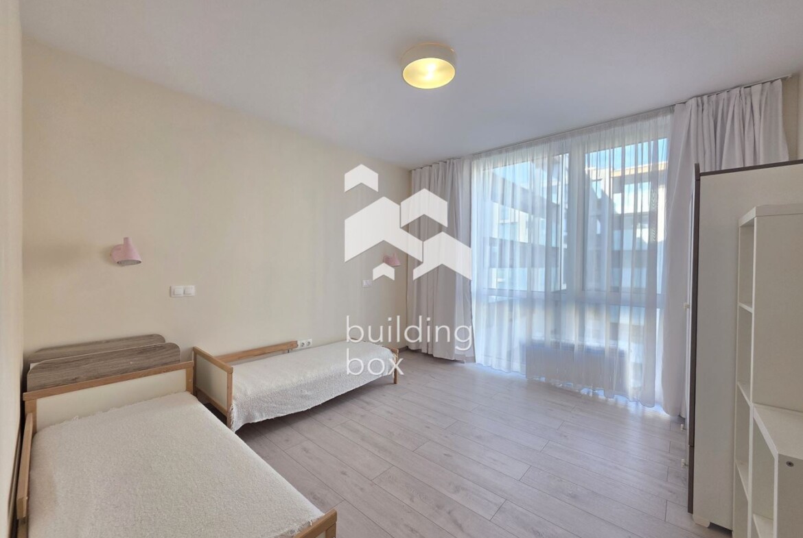 Светъл и просторен тристаен апартамент в престижна сграда в квартал Изгрев - 0