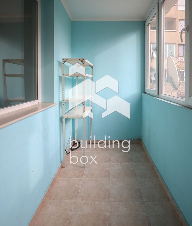 Просторен 4-стаен апартамент - 0