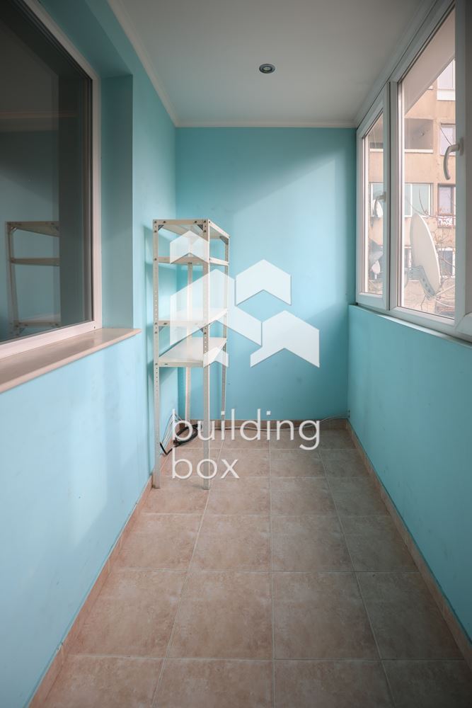 Просторен 4-стаен апартамент - 0