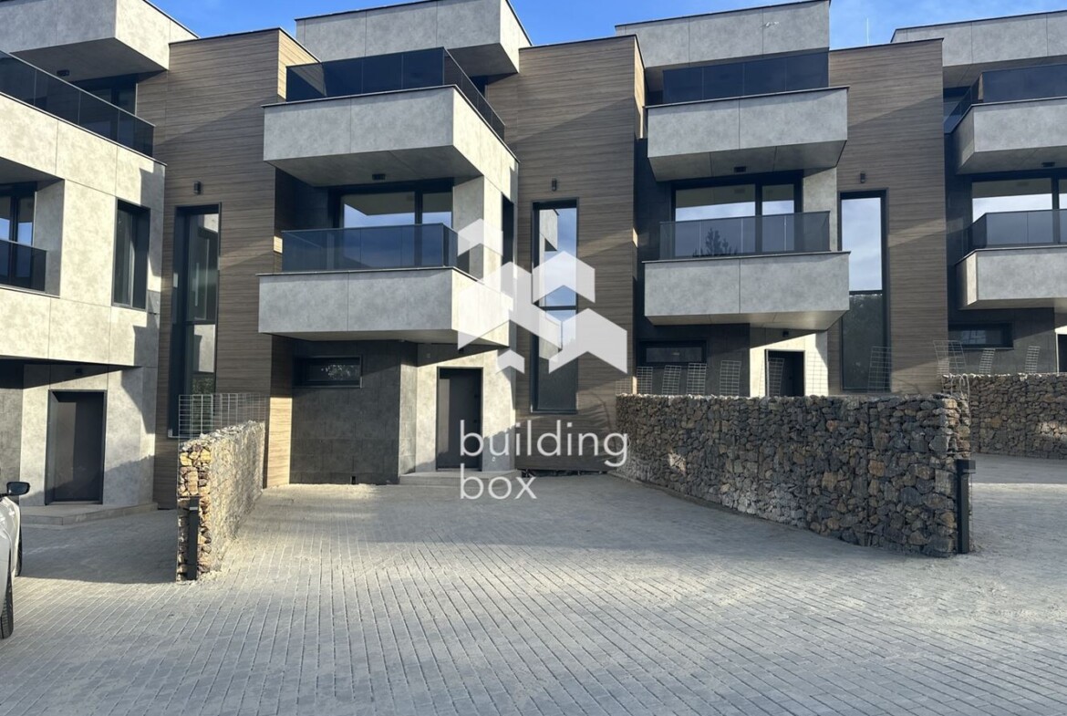 Къща в Бистрица - 0