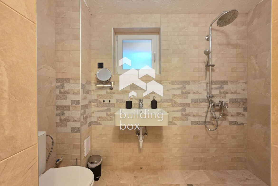 Уютна къща в с. Искрец - 0