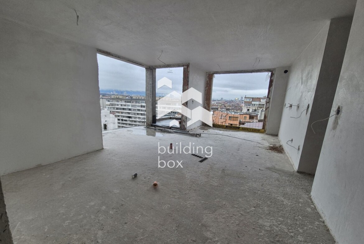 Тристаен апартамент в сграда "Casa Madrid" - район Оборище - 0