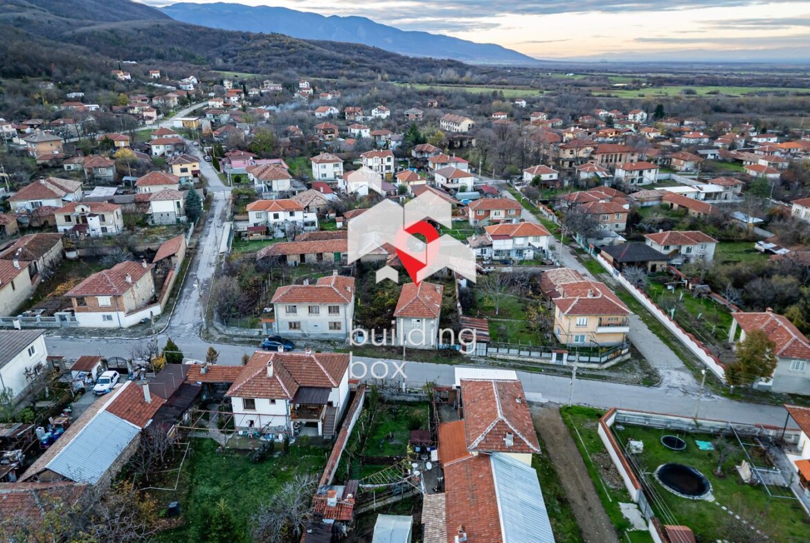 Двуетажна къща - село Новаково - 0