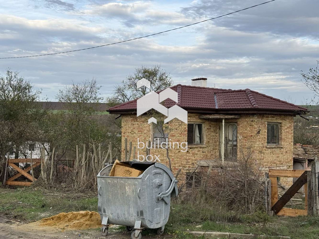 Къща на два етажа в село Войводино - 0