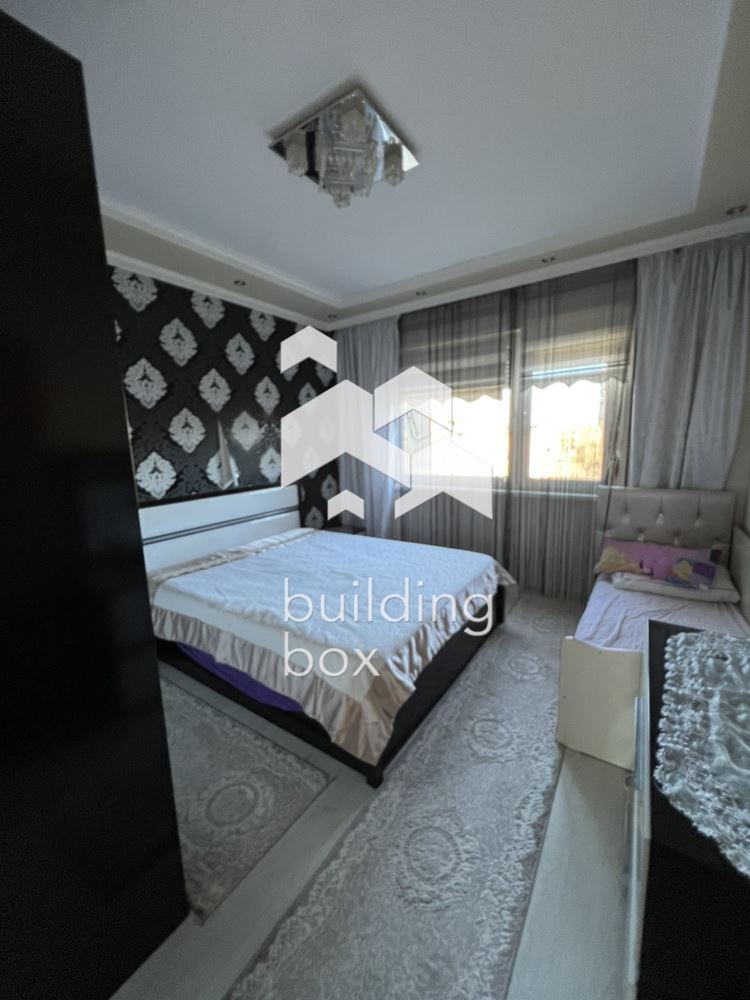 Тристаен апартамент в Изгрев