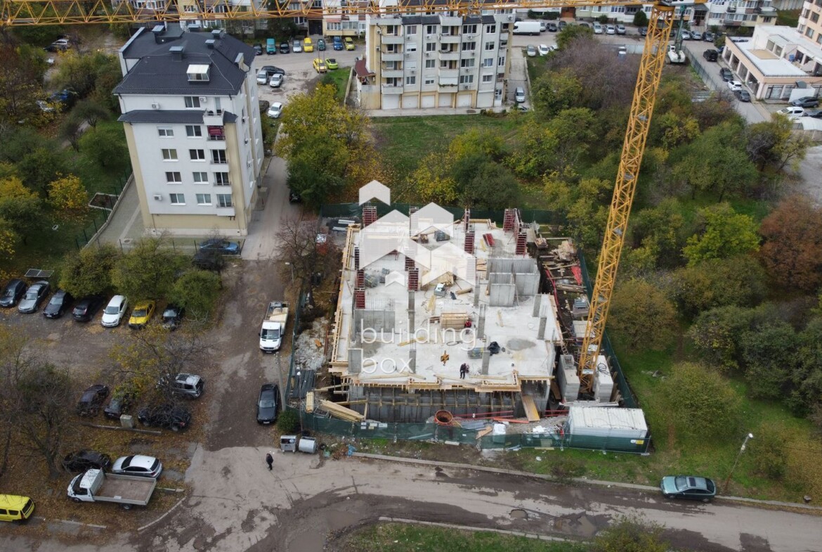 Голям тристаен апартамент - район Слатина - 0