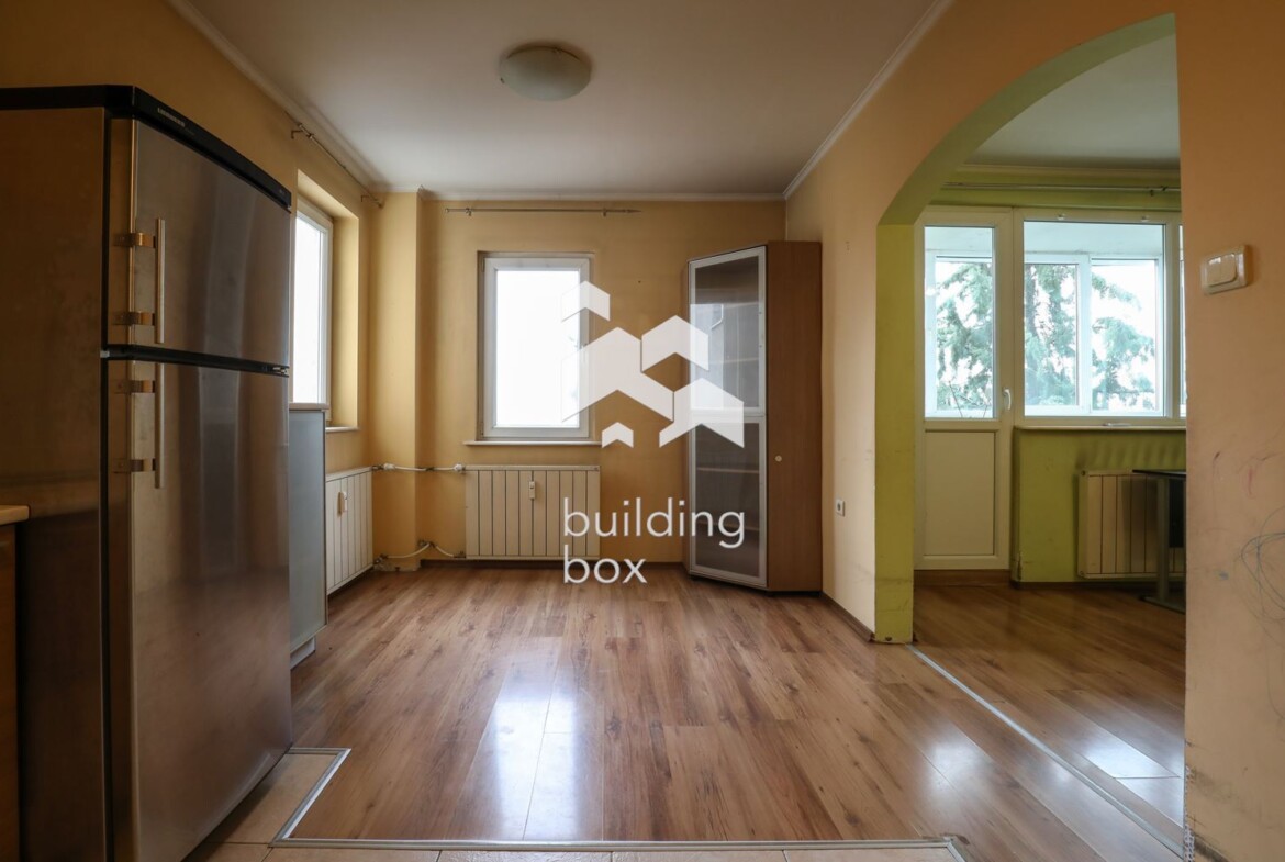 Просторен 4-стаен апартамент - 0