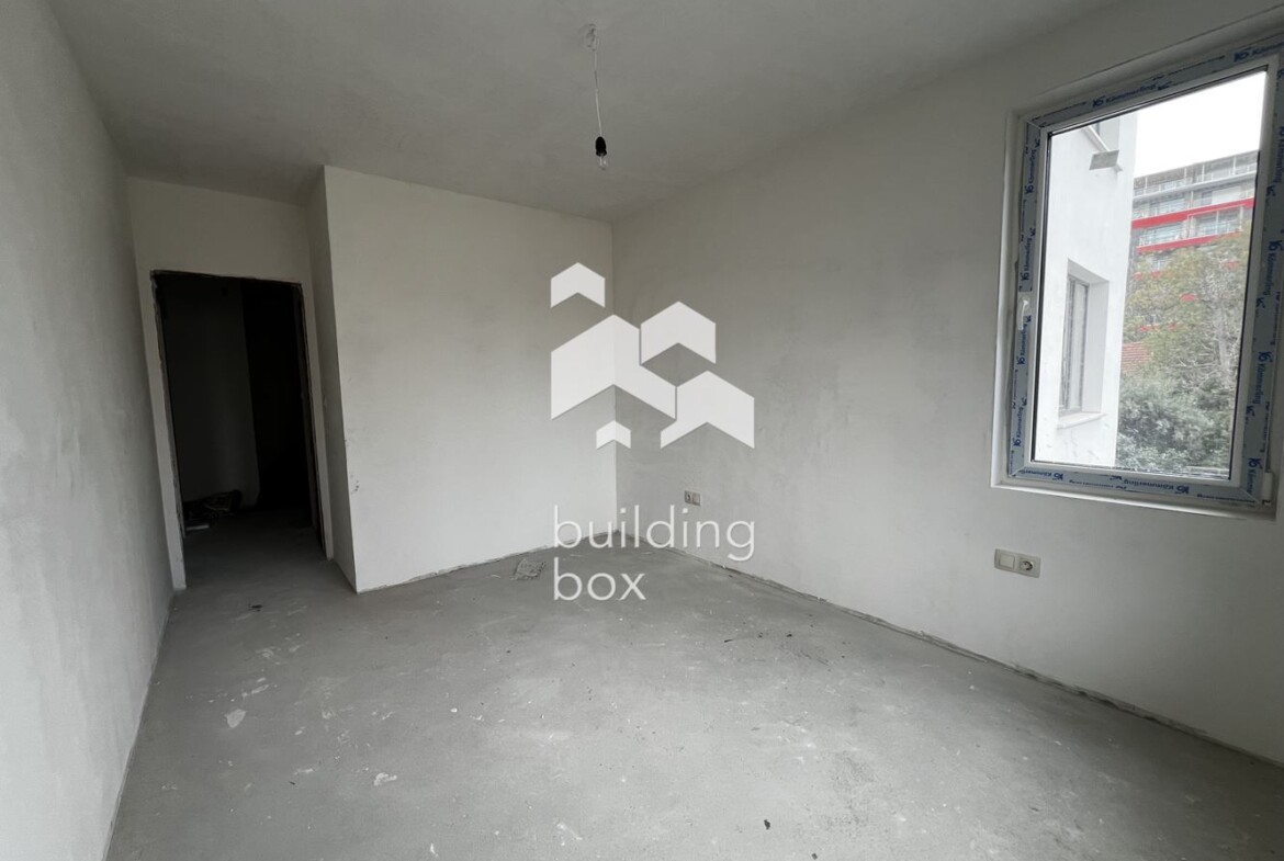 Тристаен апартамент - кв. Оборище - 0