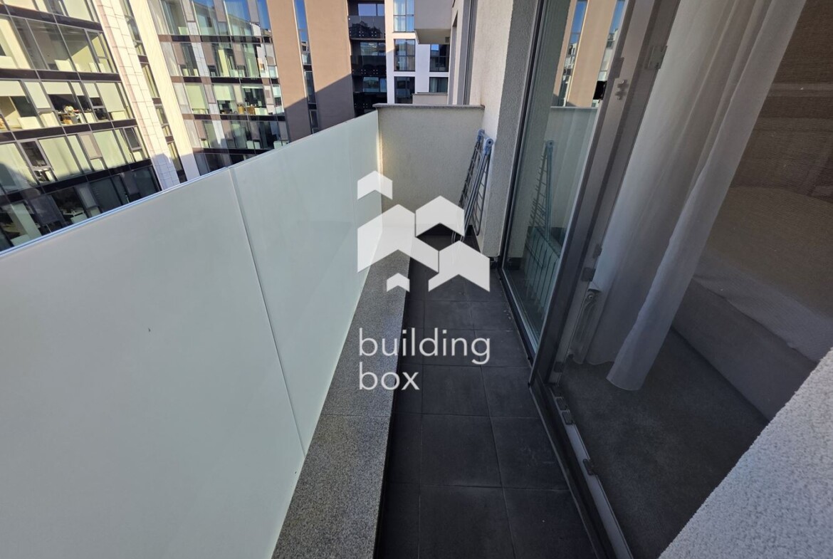 Светъл и просторен тристаен апартамент в престижна сграда в квартал Изгрев - 0