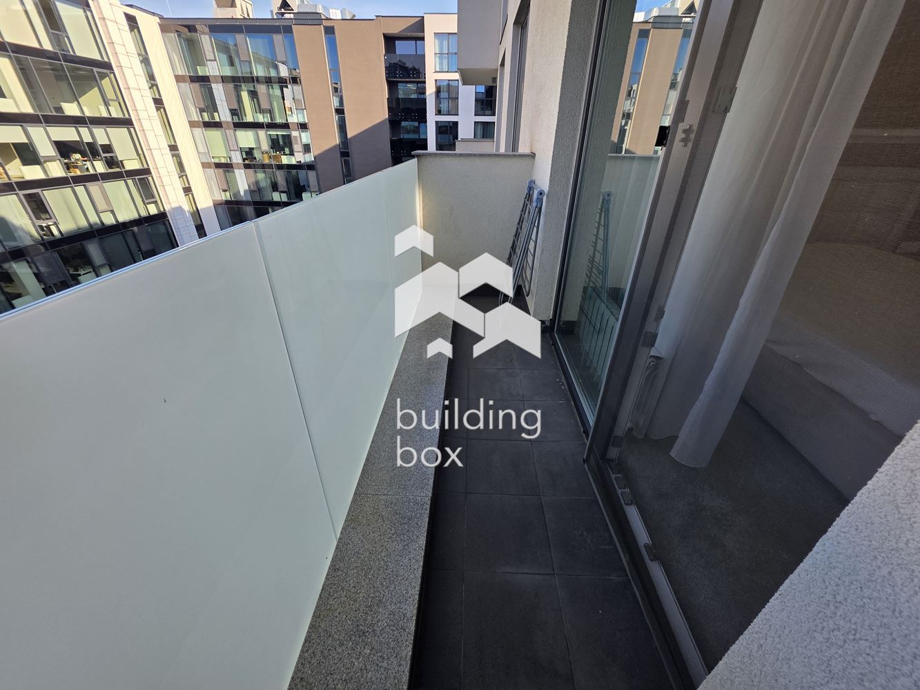 Светъл и просторен тристаен апартамент в престижна сграда в квартал Изгрев - 0