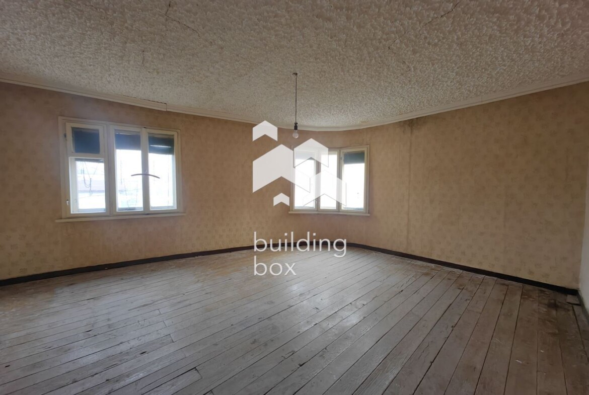 Двуетажна къща в с. Първенец - 0