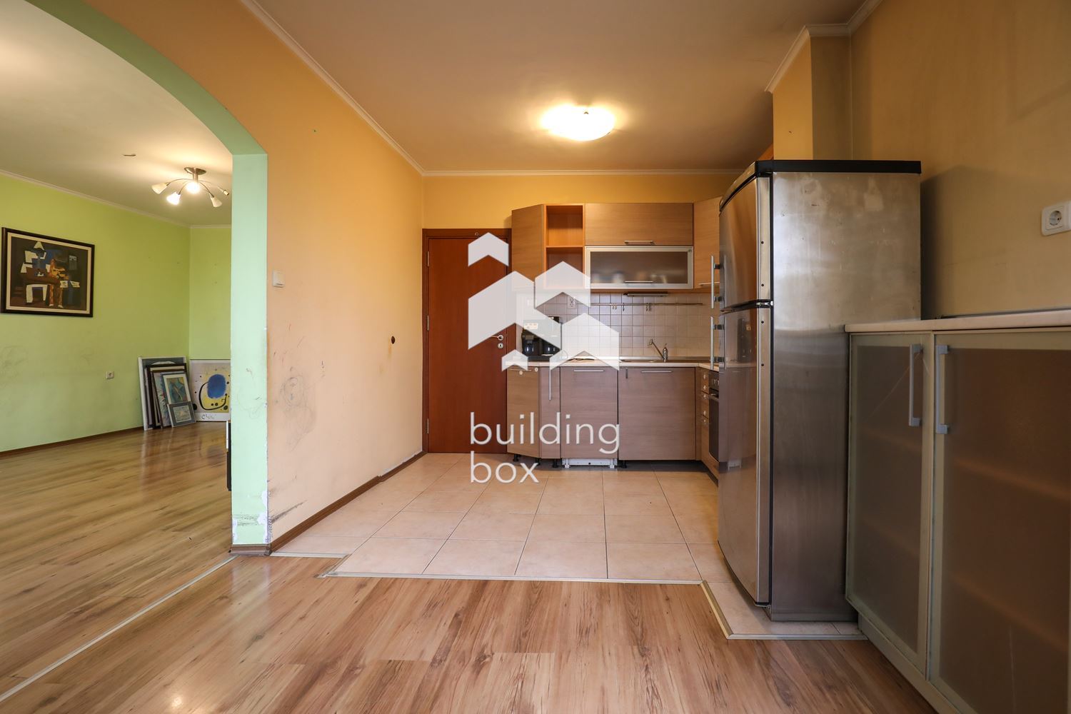 Просторен 4-стаен апартамент - 0