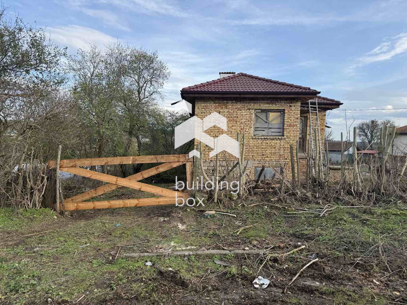 Къща на два етажа в село Войводино - 0