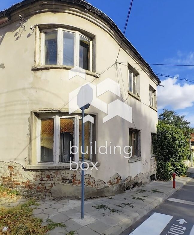 Двуетажна къща в с. Първенец - 0