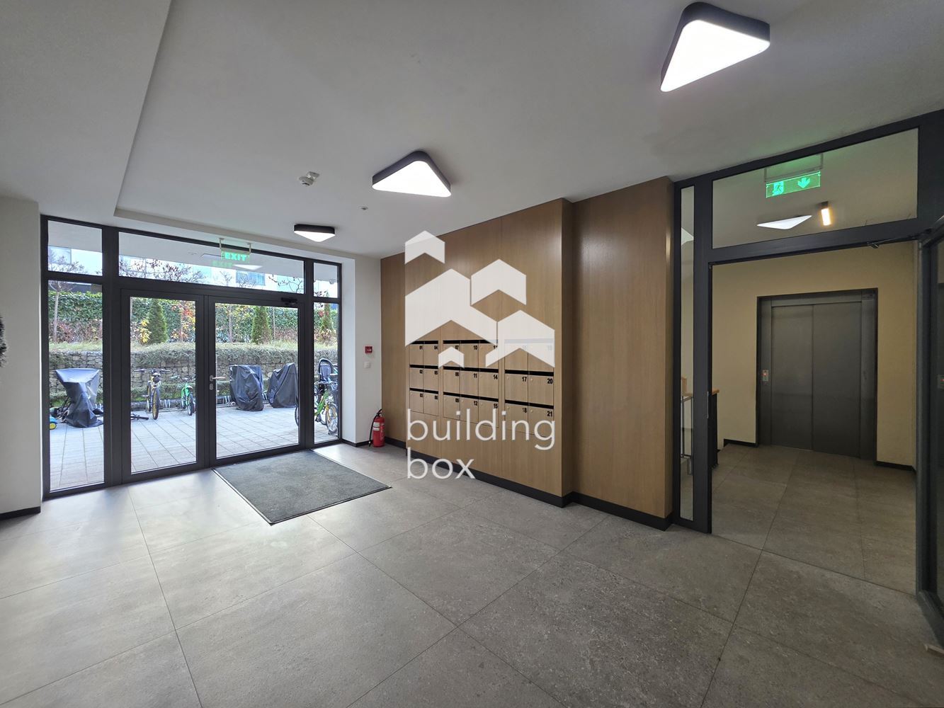 Светъл и просторен тристаен апартамент в престижна сграда в квартал Изгрев - 0