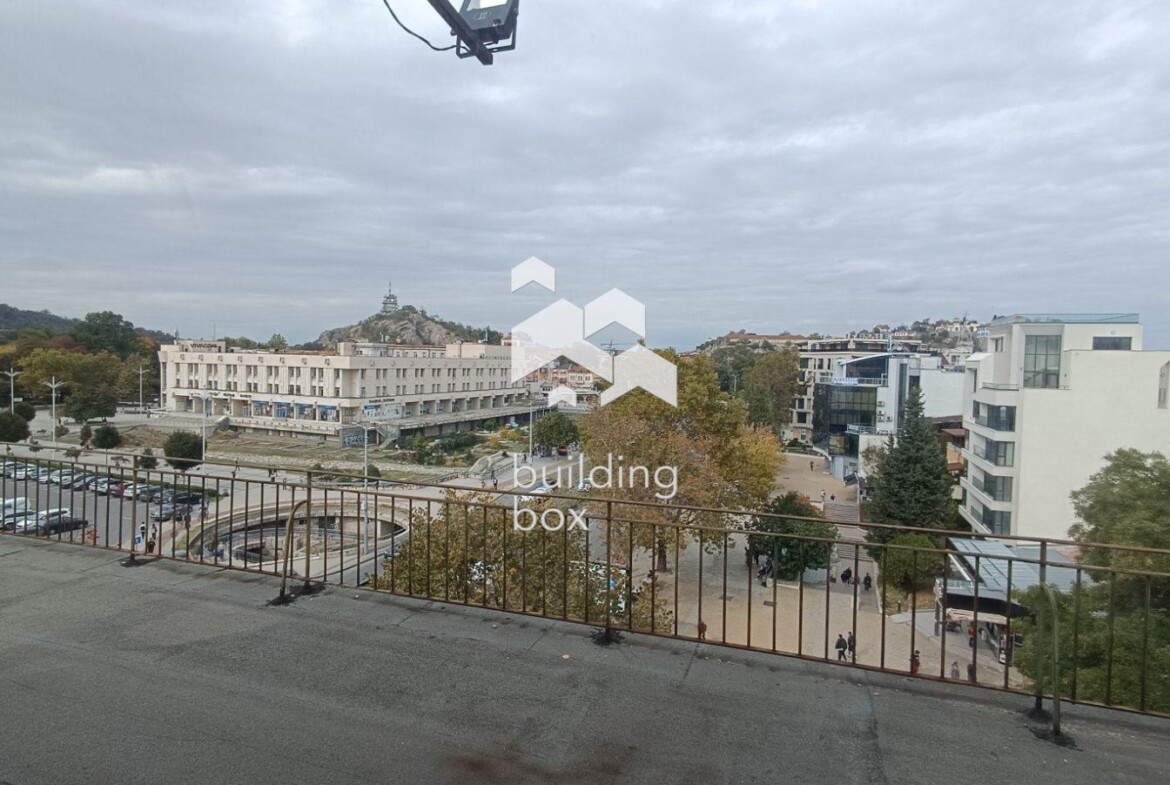 Тристаен апартамент под наем - ТОП Център на гр. Пловдив - 0