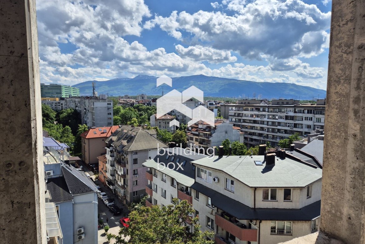 Тристаен апартамент в сграда "Casa Madrid" - район Оборище - 0