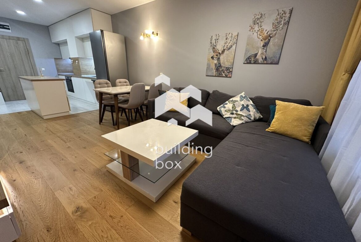 Двустаен апартамент в квартал Кръстова Вада - 0