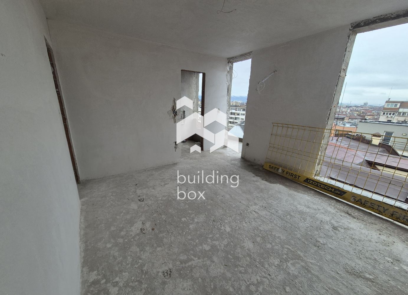 Тристаен апартамент в сграда "Casa Madrid" - район Оборище - 0