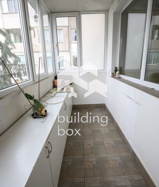 Просторен 4-стаен апартамент - 0