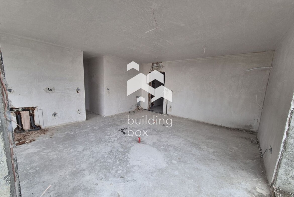 Тристаен апартамент в сграда "Casa Madrid" - район Оборище - 0