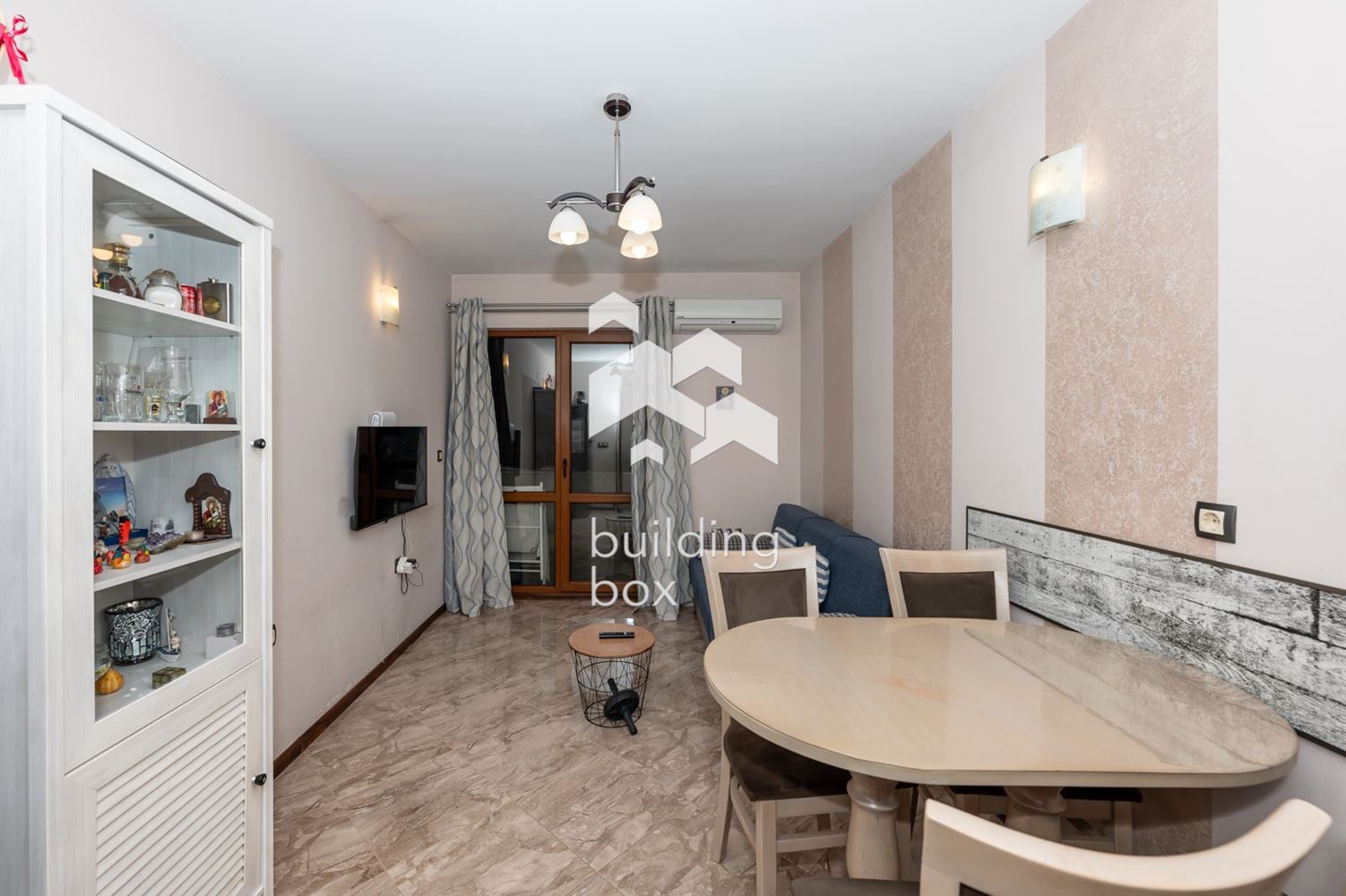 Тристаен обзаведен апартамент с акт 16 - 0