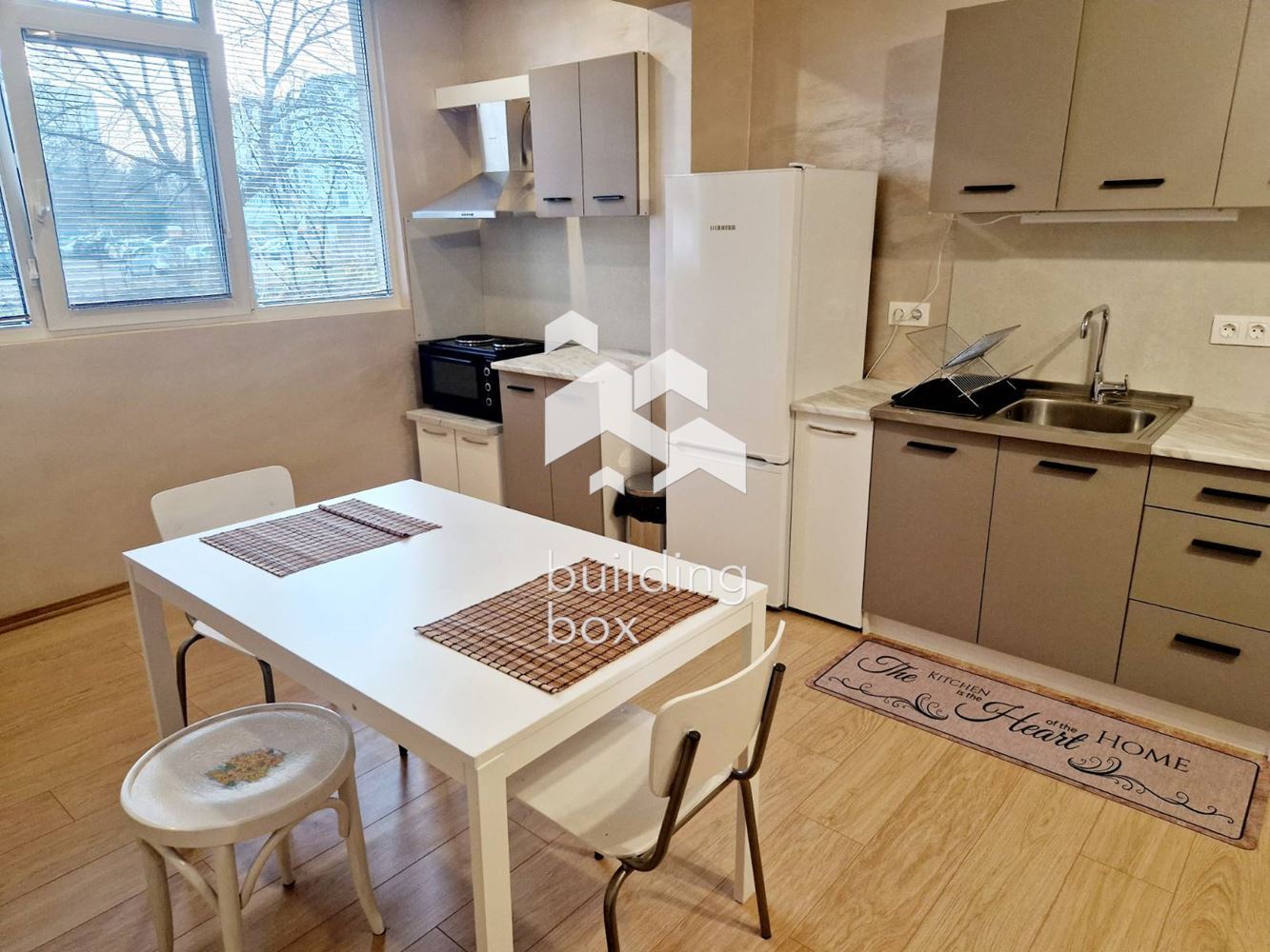 Уютен двустаен апартамент в жк. Дружба 2 - 0