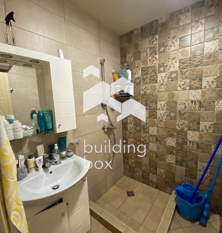 Маломерен Тристаен апартамент в Кръстова Вада - 0