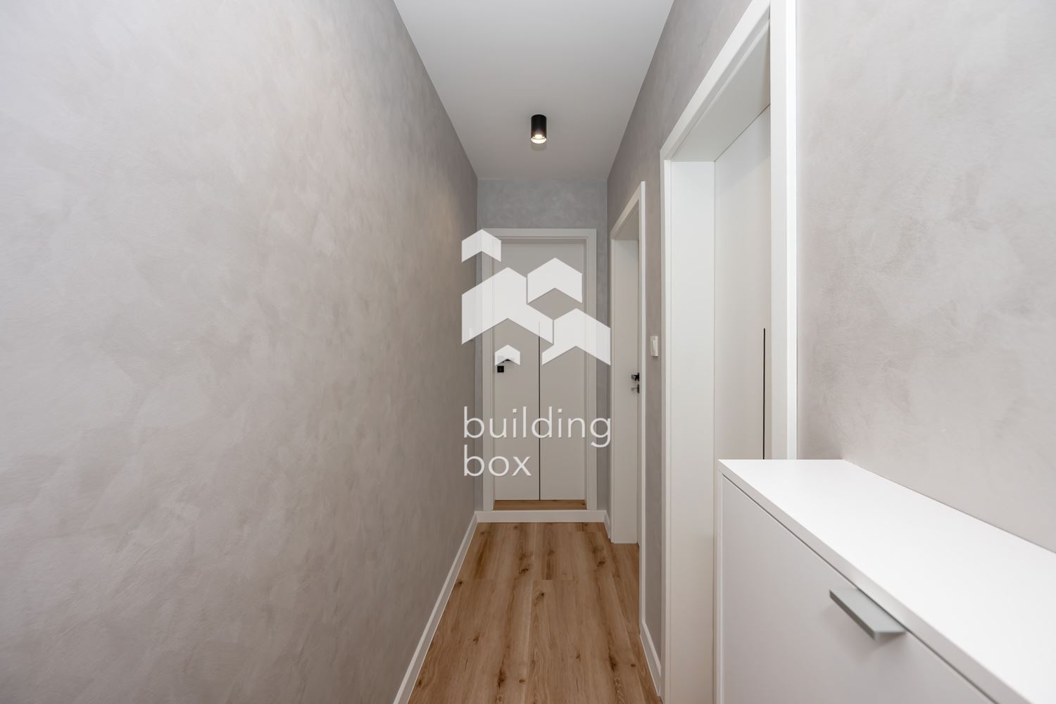 Двустаен обзаведен апартамент с паркомясто - кв. "Остромила" - 0