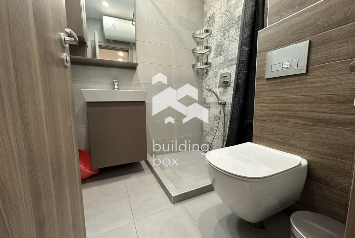 Двустаен апартамент в квартал Кръстова Вада - 0