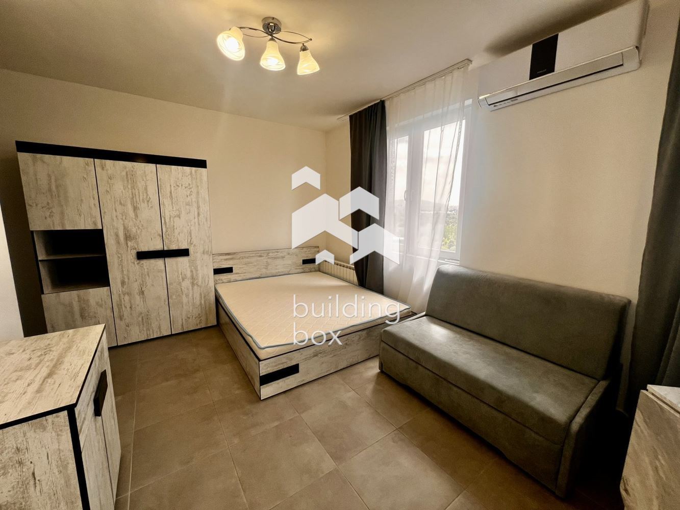 Кокетен едностаен имот, в близост до метростанция