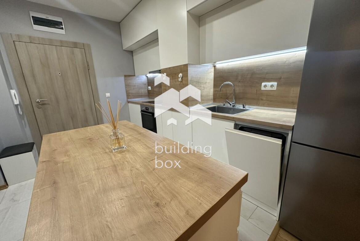 Двустаен апартамент в квартал Кръстова Вада - 0