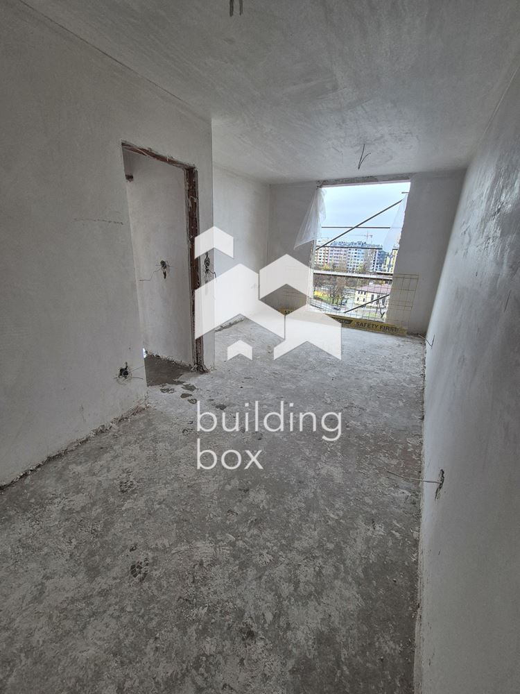 Тристаен апартамент в сграда "Casa Madrid" - район Оборище - 0