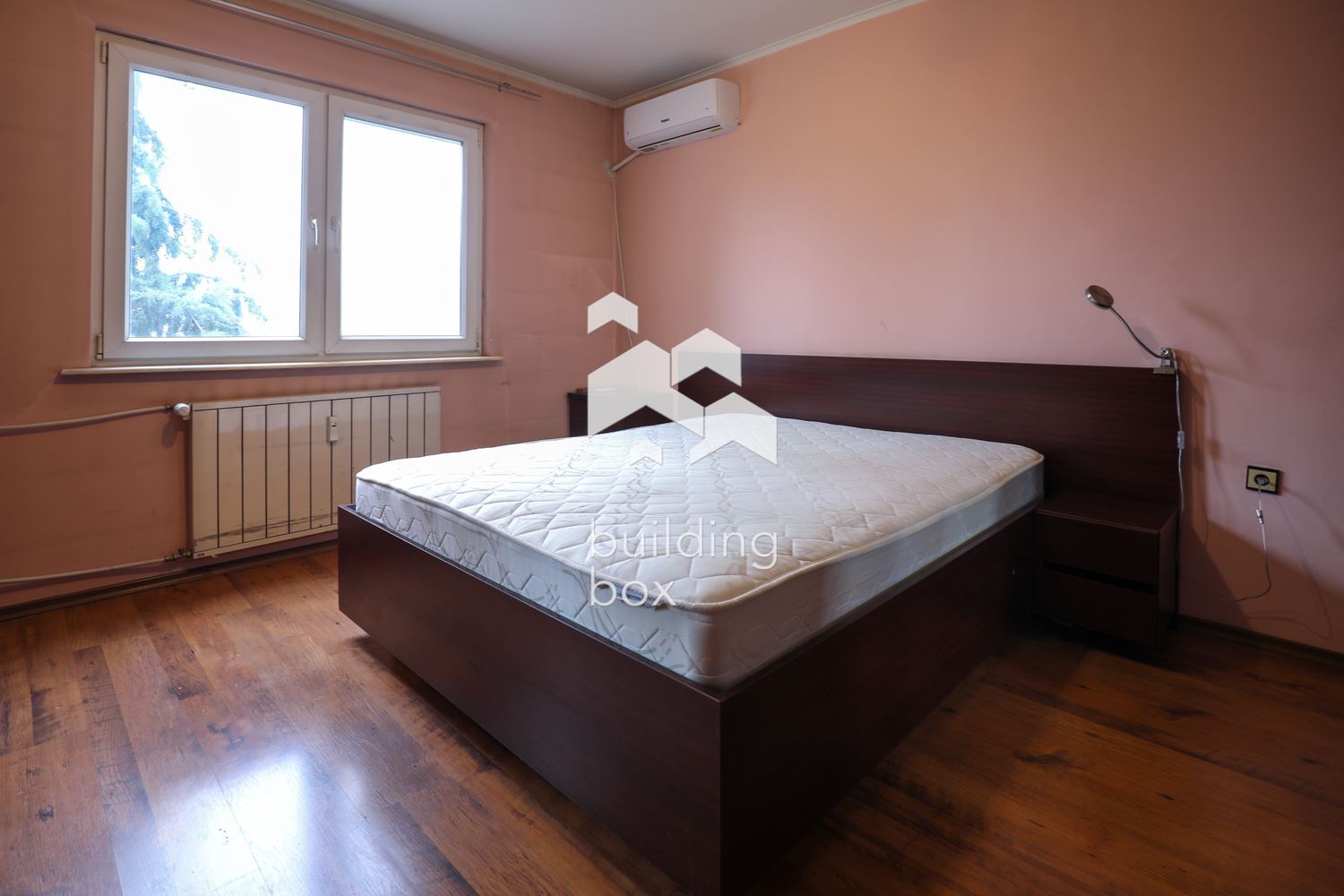 Просторен 4-стаен апартамент - 0