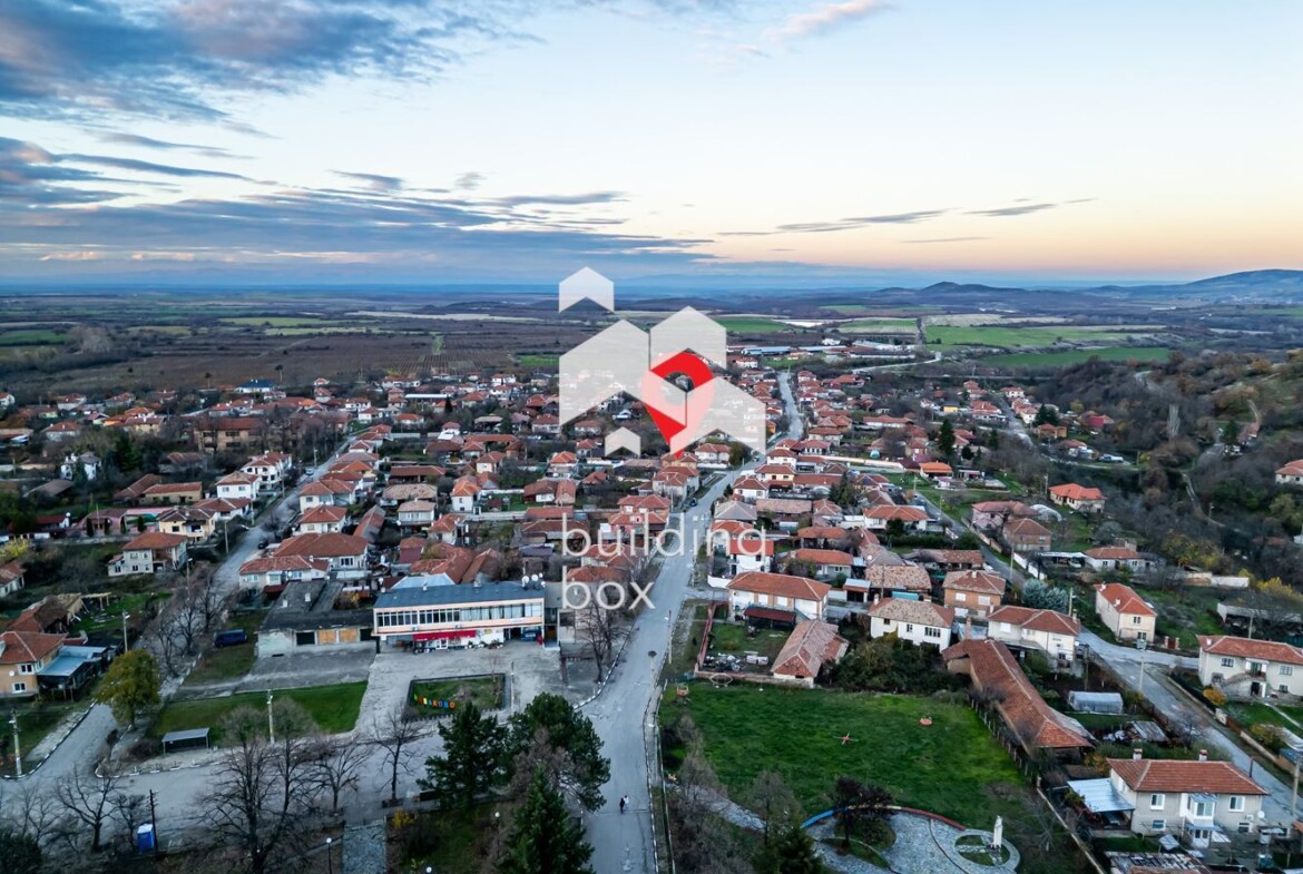 Двуетажна къща - село Новаково - 0