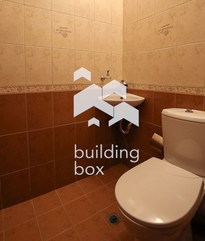 Просторен 4-стаен апартамент - 0