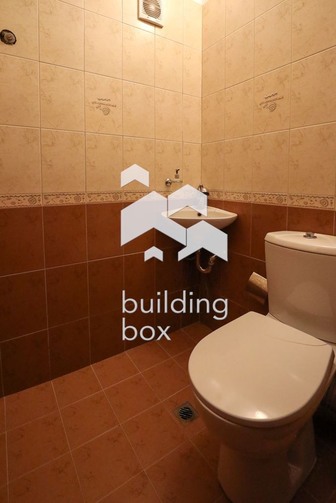 Просторен 4-стаен апартамент - 0