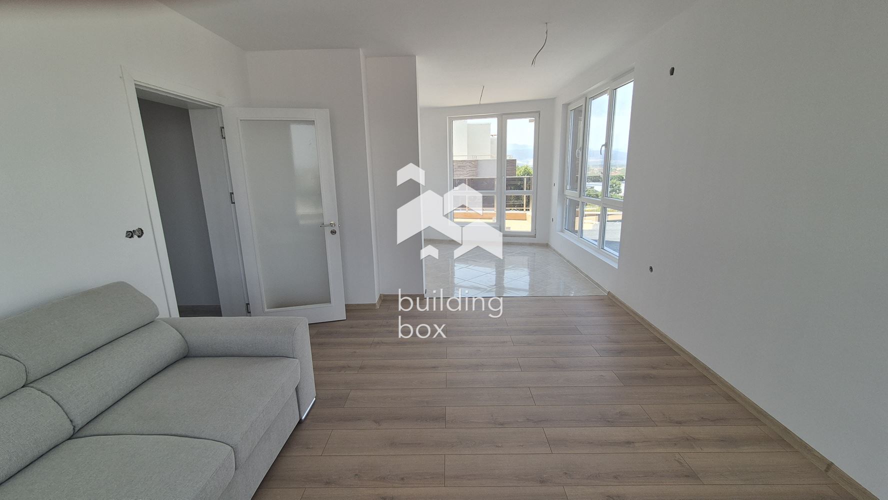 Тристаен апартамент в нова сграда - бул. "Коматевско шосе" - 0