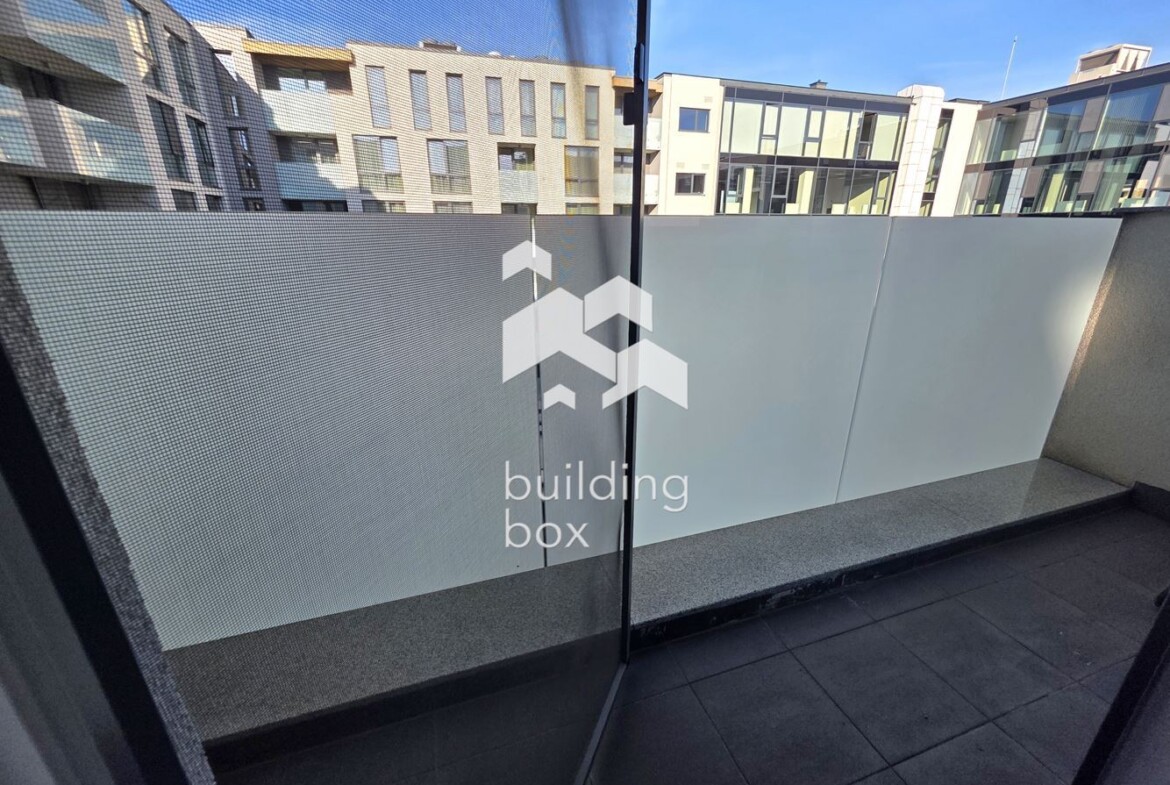 Светъл и просторен тристаен апартамент в престижна сграда в квартал Изгрев - 0