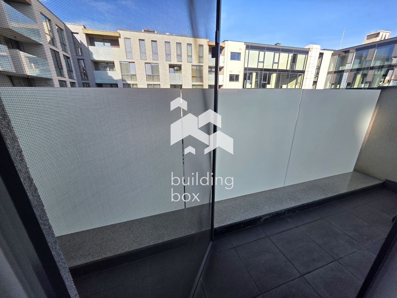 Светъл и просторен тристаен апартамент в престижна сграда в квартал Изгрев - 0