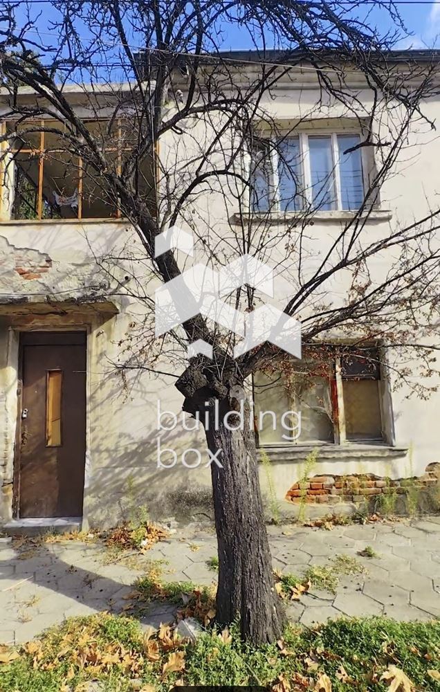 Двуетажна къща в с. Първенец - 0