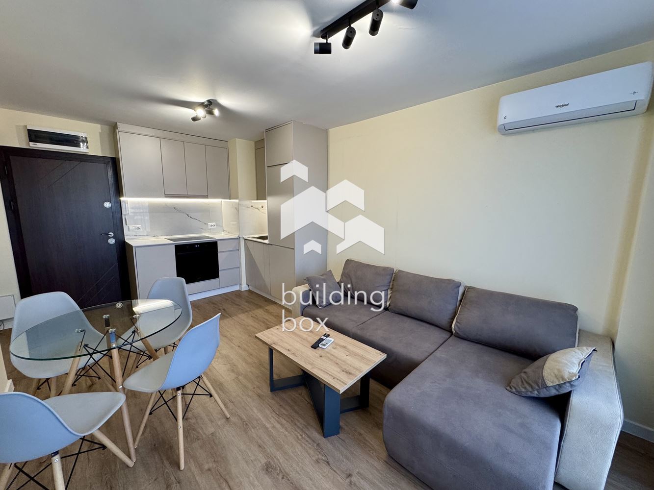 Двустаен апартамент до “Опълченска”