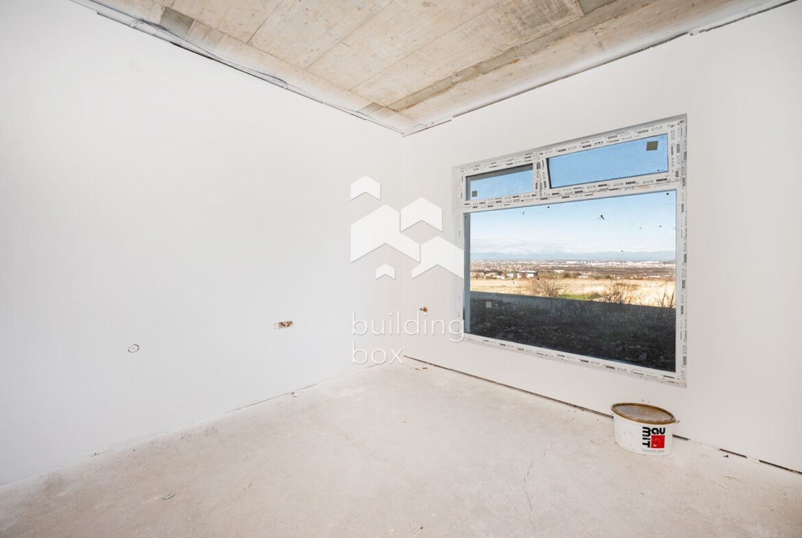 Едноетажна къща със страхотна панорама в Марково - 0