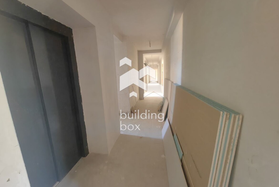 Двустаен апартамент в кв. Южен - 0