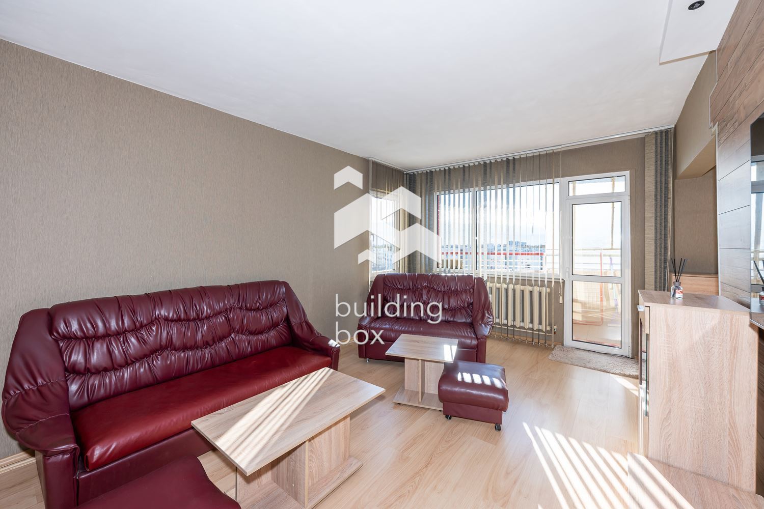 Обзаведен тристаен апартамент – кв. “Тракия”