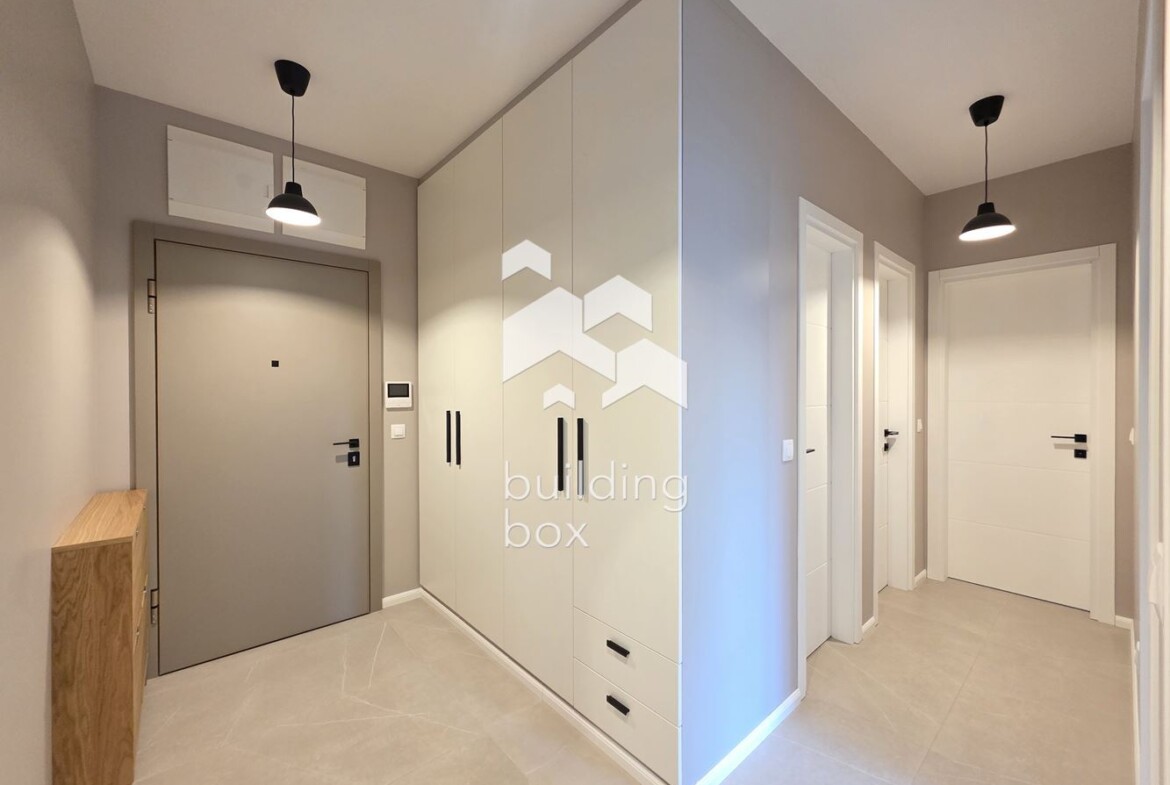 Елегантен апартамент с усещане за къща в SoHome - 0