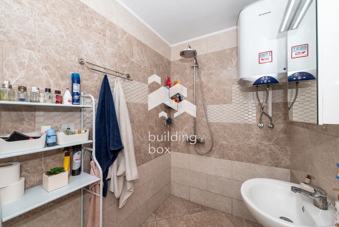 Тристаен обзаведен апартамент с акт 16 - 0