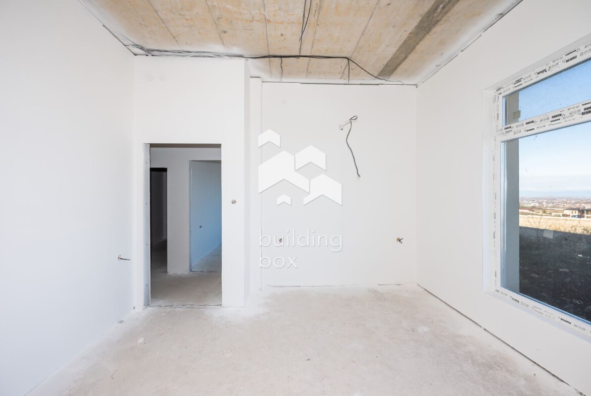 Едноетажна къща със страхотна панорама в Марково - 0